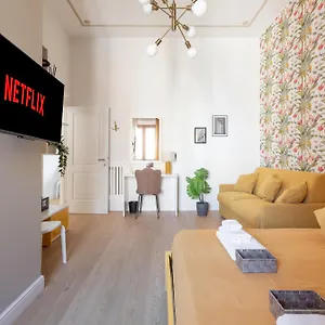  Appartamento Gemma House - 100mt To Metro Station, 2 En-suite Bathrooms